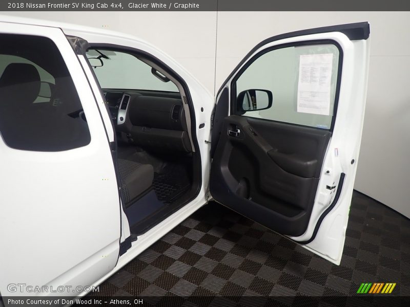 Glacier White / Graphite 2018 Nissan Frontier SV King Cab 4x4