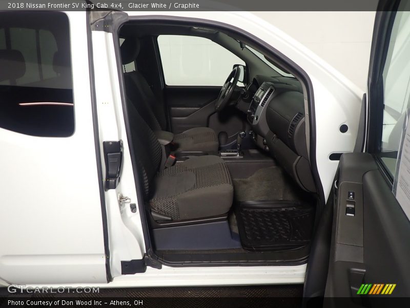 Glacier White / Graphite 2018 Nissan Frontier SV King Cab 4x4