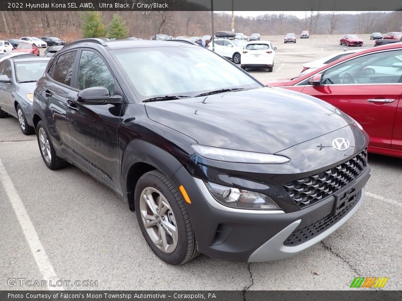 Front 3/4 View of 2022 Kona SEL AWD