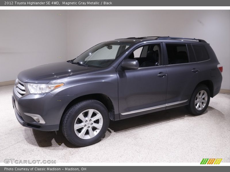Magnetic Gray Metallic / Black 2012 Toyota Highlander SE 4WD