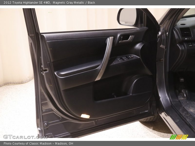 Magnetic Gray Metallic / Black 2012 Toyota Highlander SE 4WD