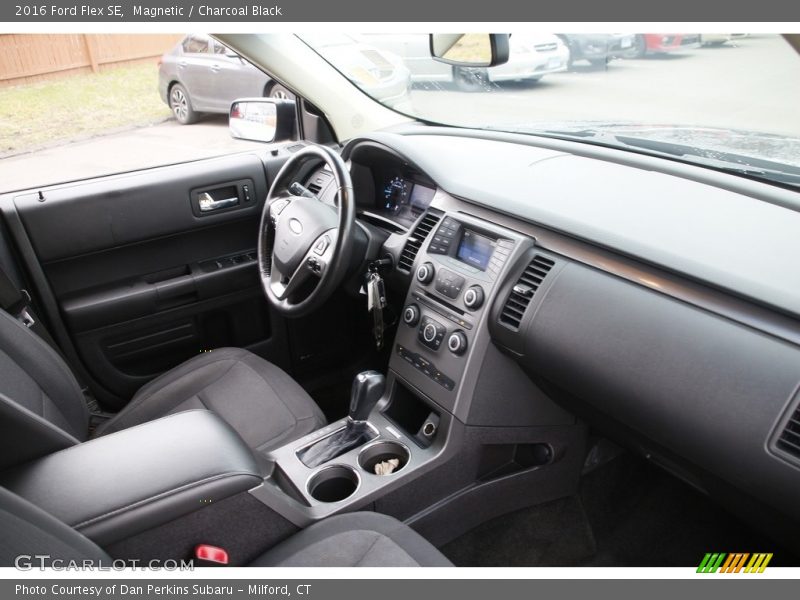 Magnetic / Charcoal Black 2016 Ford Flex SE
