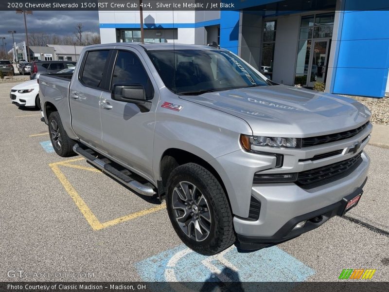 Front 3/4 View of 2020 Silverado 1500 RST Crew Cab 4x4