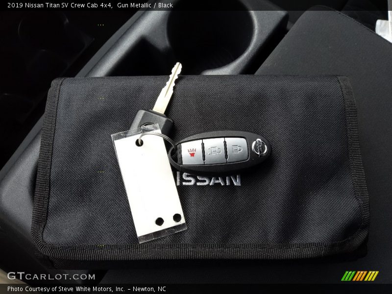 Gun Metallic / Black 2019 Nissan Titan SV Crew Cab 4x4