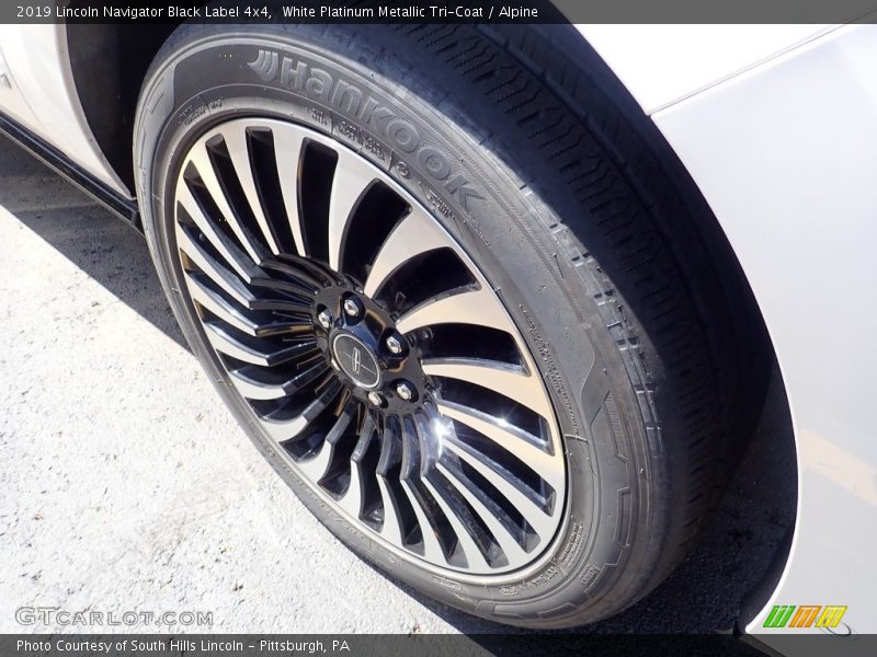 White Platinum Metallic Tri-Coat / Alpine 2019 Lincoln Navigator Black Label 4x4