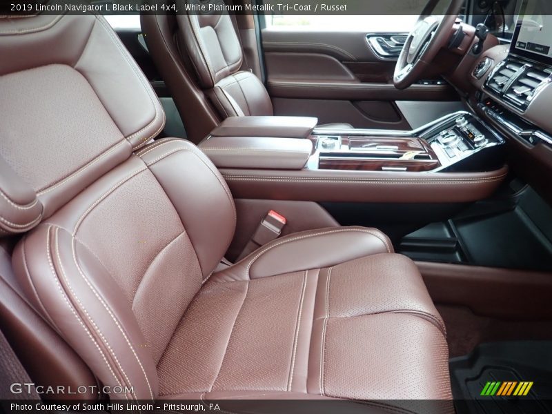 Front Seat of 2019 Navigator L Black Label 4x4
