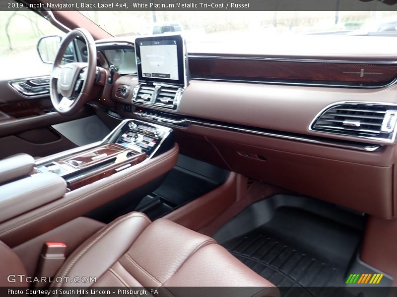 Front Seat of 2019 Navigator L Black Label 4x4