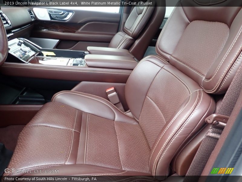 Front Seat of 2019 Navigator L Black Label 4x4