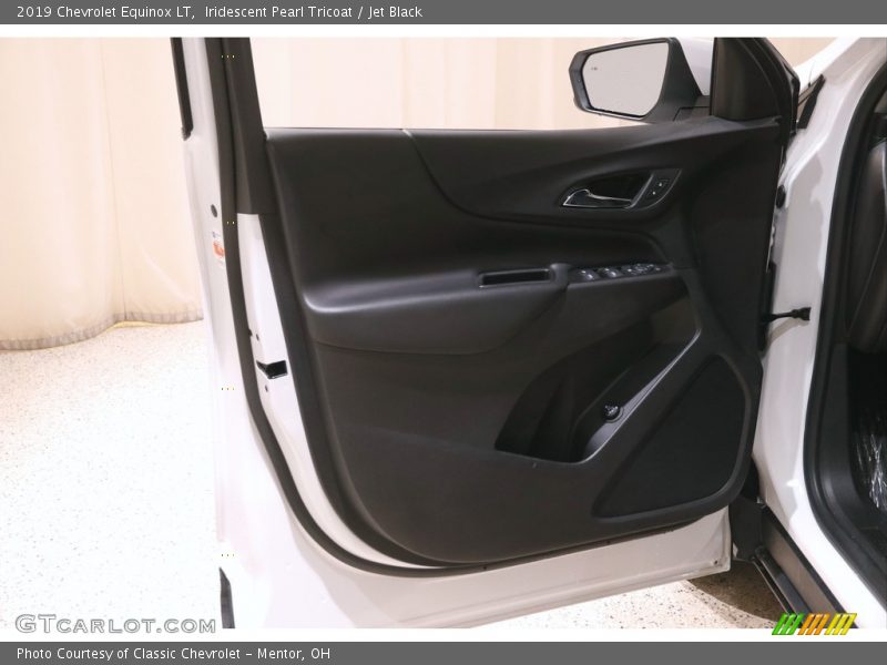 Iridescent Pearl Tricoat / Jet Black 2019 Chevrolet Equinox LT