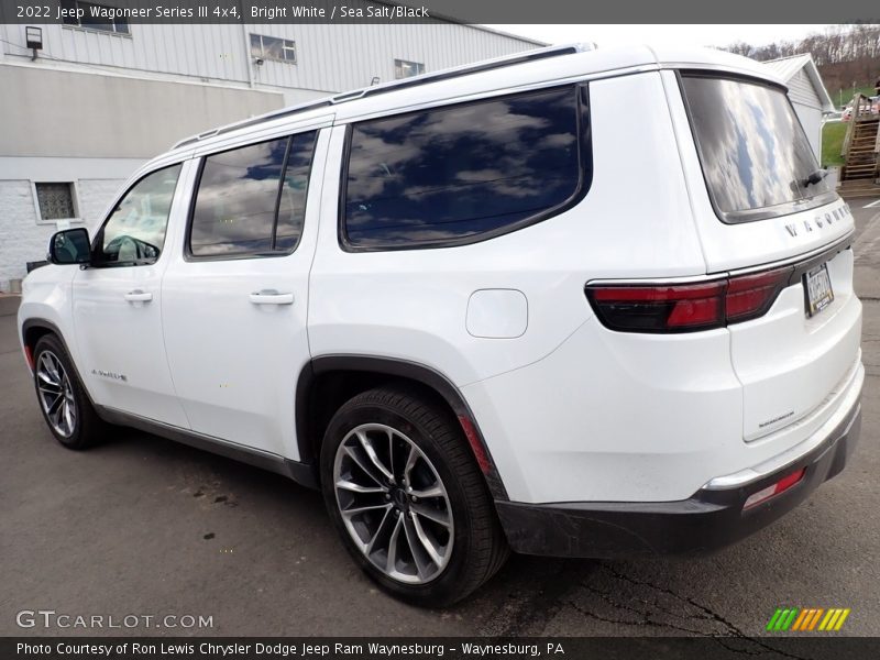 Bright White / Sea Salt/Black 2022 Jeep Wagoneer Series III 4x4