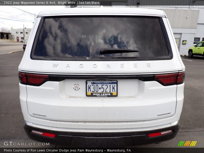 Bright White / Sea Salt/Black 2022 Jeep Wagoneer Series III 4x4