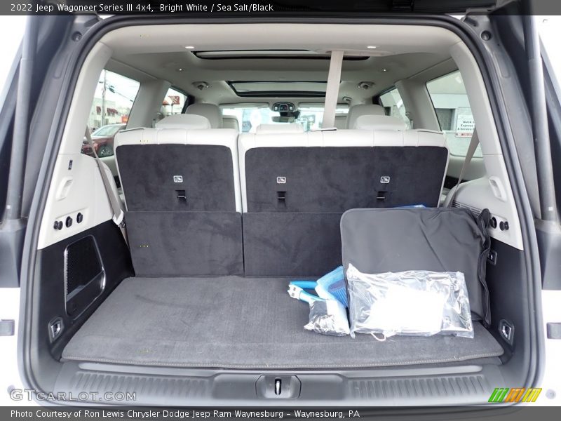 Bright White / Sea Salt/Black 2022 Jeep Wagoneer Series III 4x4