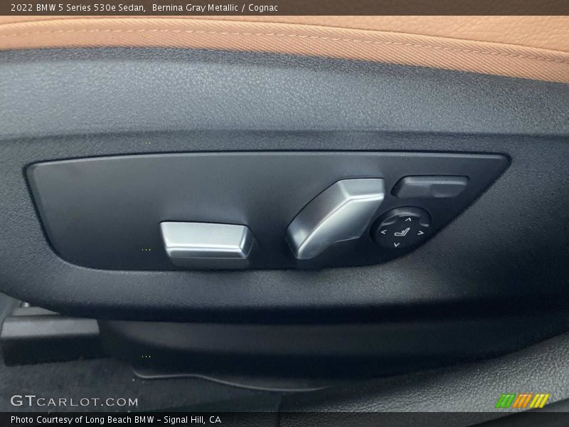 Controls of 2022 5 Series 530e Sedan