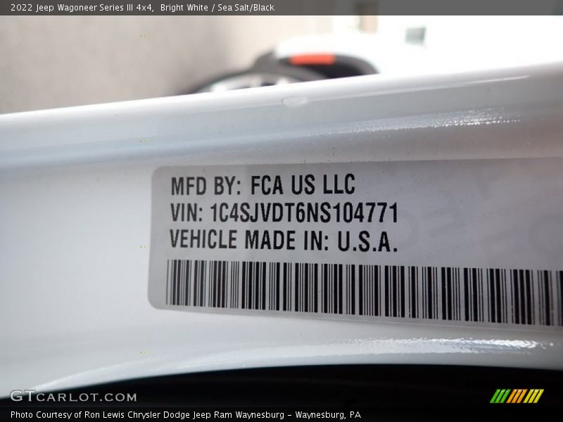 Bright White / Sea Salt/Black 2022 Jeep Wagoneer Series III 4x4