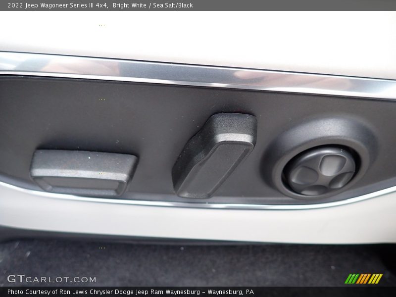 Bright White / Sea Salt/Black 2022 Jeep Wagoneer Series III 4x4