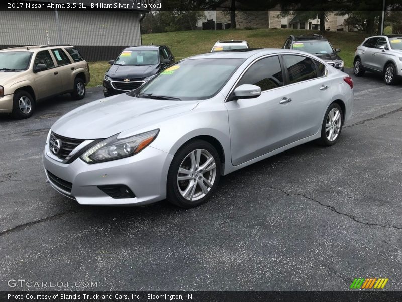 Front 3/4 View of 2017 Altima 3.5 SL