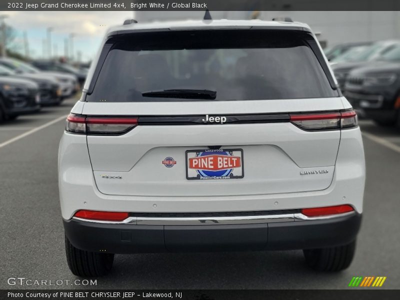 Bright White / Global Black 2022 Jeep Grand Cherokee Limited 4x4