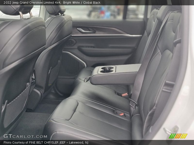 Bright White / Global Black 2022 Jeep Grand Cherokee Limited 4x4