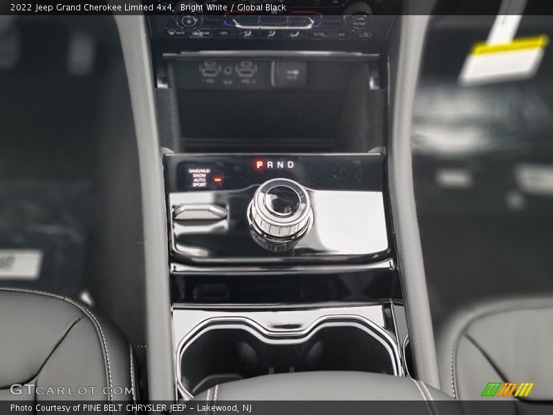 Bright White / Global Black 2022 Jeep Grand Cherokee Limited 4x4