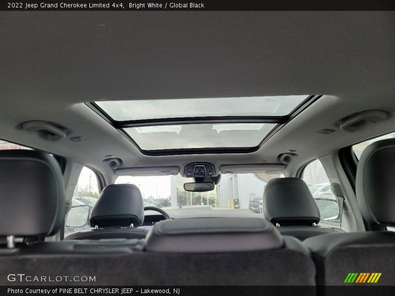 Bright White / Global Black 2022 Jeep Grand Cherokee Limited 4x4