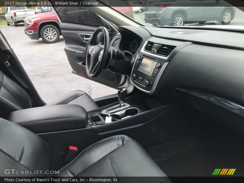 Dashboard of 2017 Altima 3.5 SL