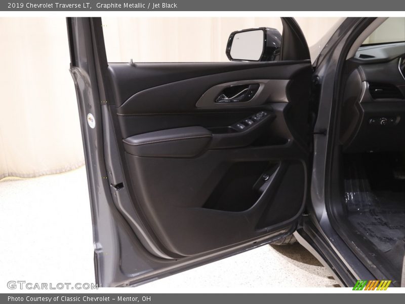 Graphite Metallic / Jet Black 2019 Chevrolet Traverse LT