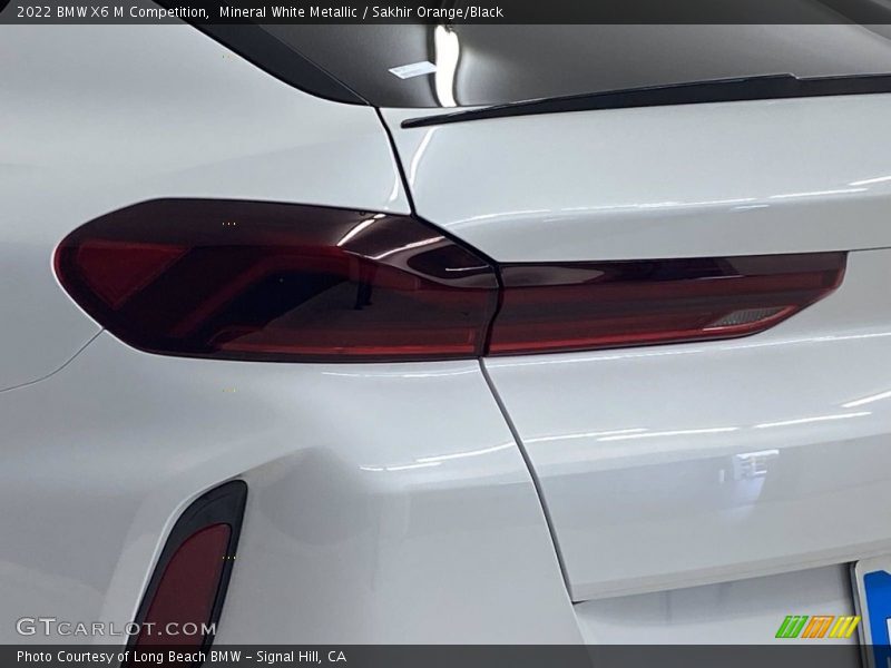 Mineral White Metallic / Sakhir Orange/Black 2022 BMW X6 M Competition