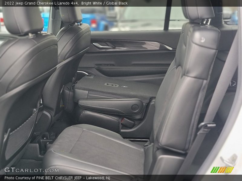 Bright White / Global Black 2022 Jeep Grand Cherokee L Laredo 4x4