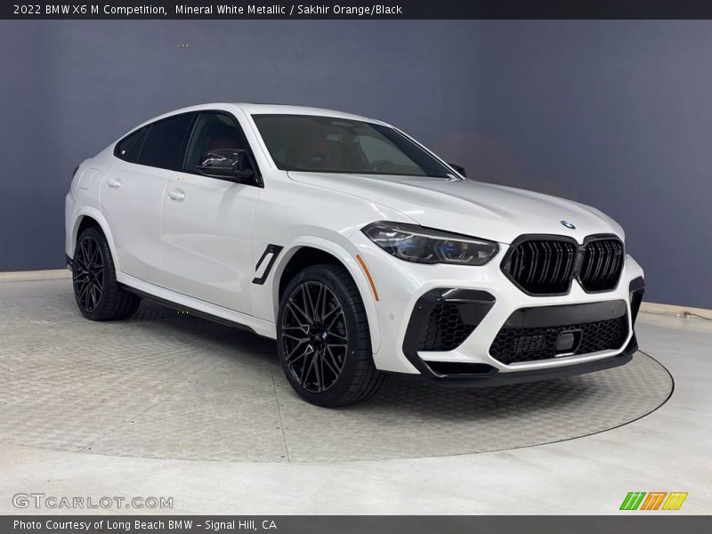Front 3/4 View of 2022 X6 M Competition