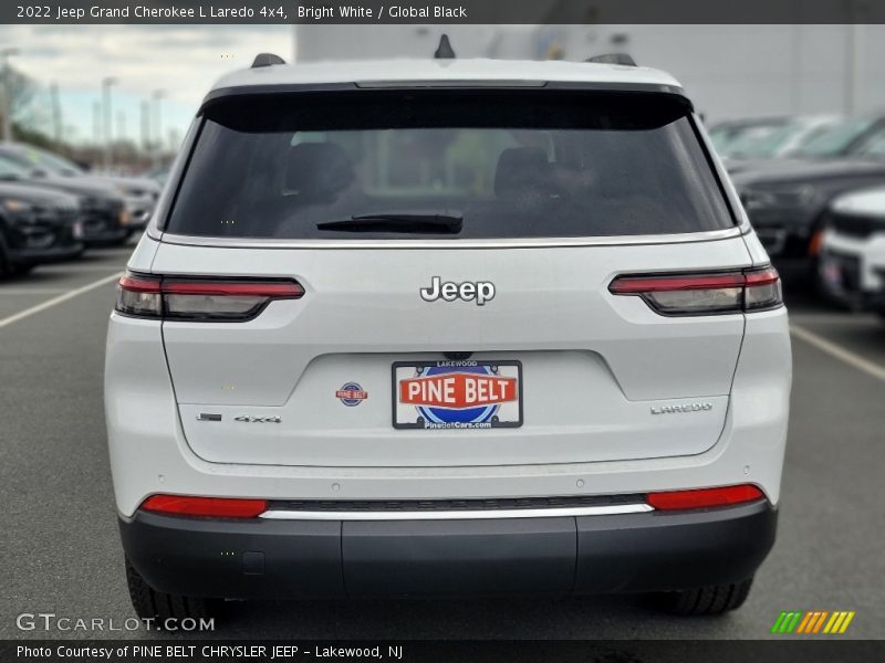 Bright White / Global Black 2022 Jeep Grand Cherokee L Laredo 4x4
