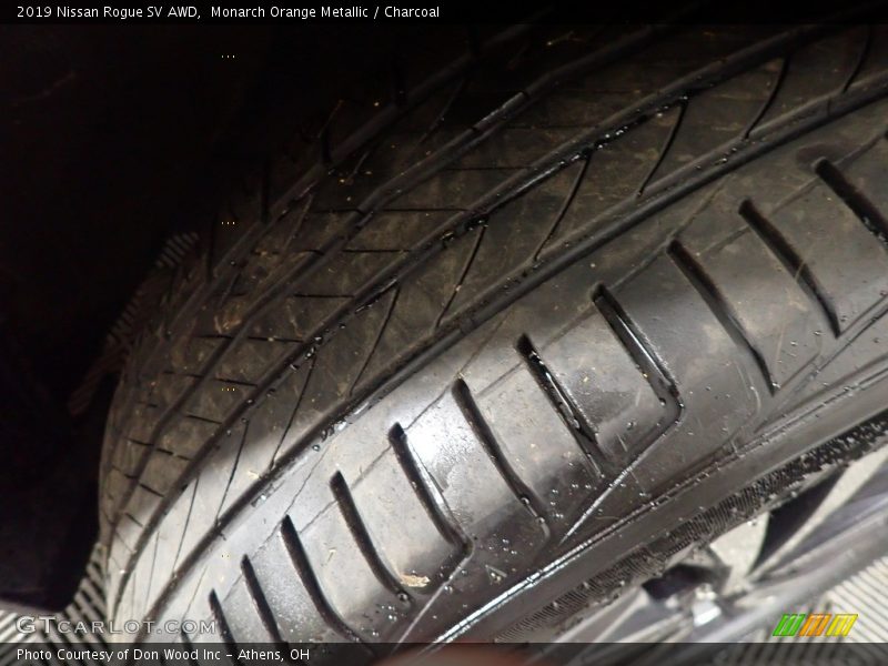 Monarch Orange Metallic / Charcoal 2019 Nissan Rogue SV AWD
