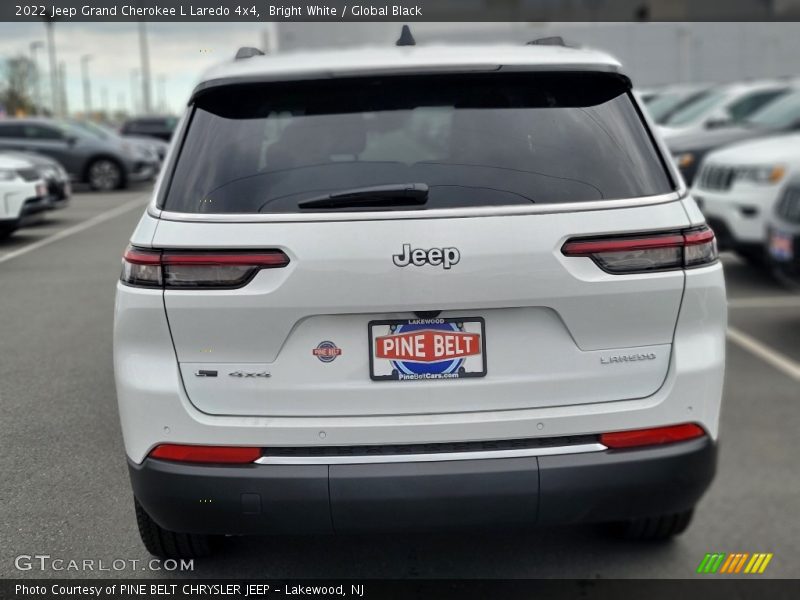 Bright White / Global Black 2022 Jeep Grand Cherokee L Laredo 4x4