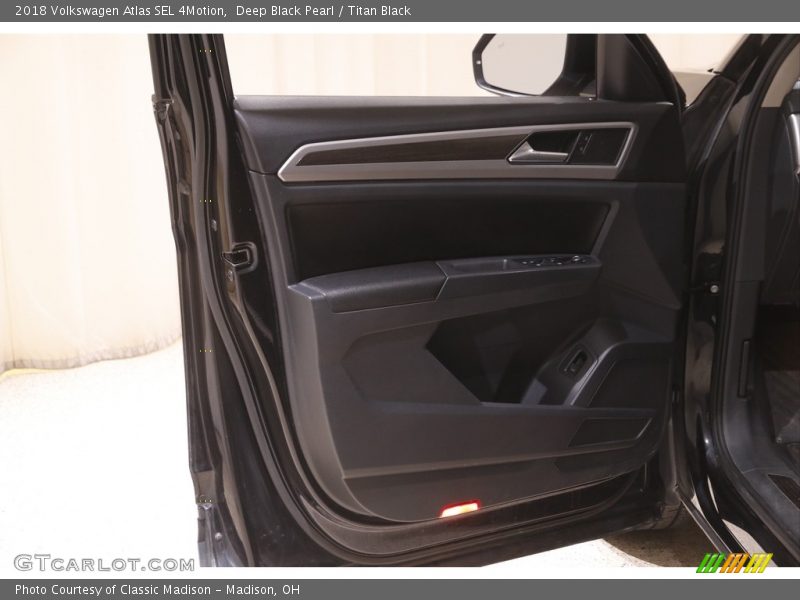 Deep Black Pearl / Titan Black 2018 Volkswagen Atlas SEL 4Motion