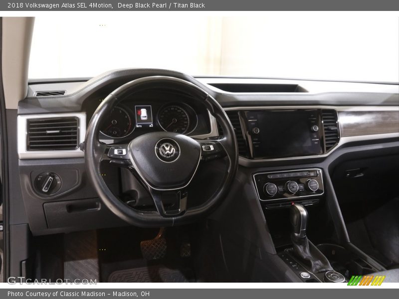 Dashboard of 2018 Atlas SEL 4Motion