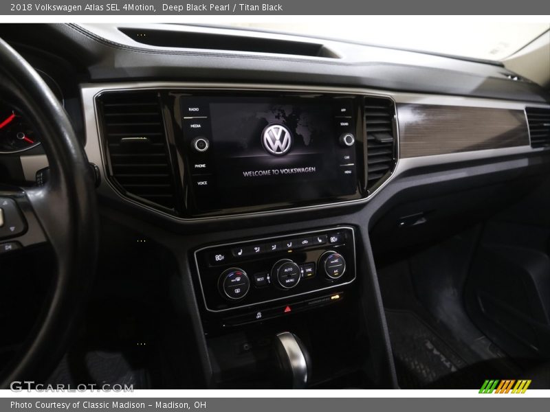 Deep Black Pearl / Titan Black 2018 Volkswagen Atlas SEL 4Motion