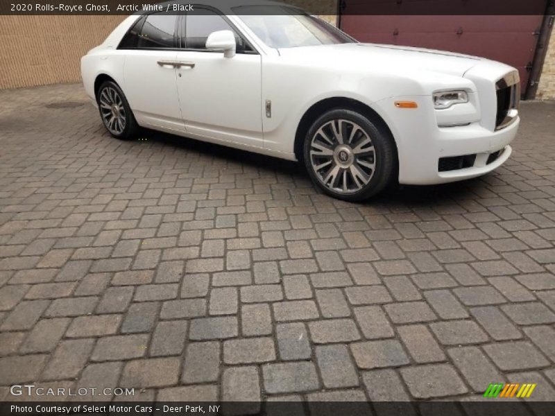 Arctic White / Black 2020 Rolls-Royce Ghost