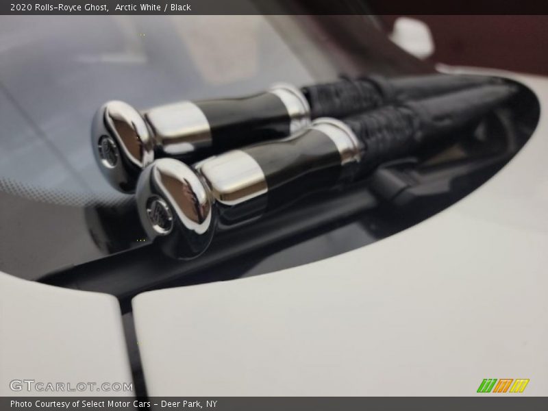Arctic White / Black 2020 Rolls-Royce Ghost