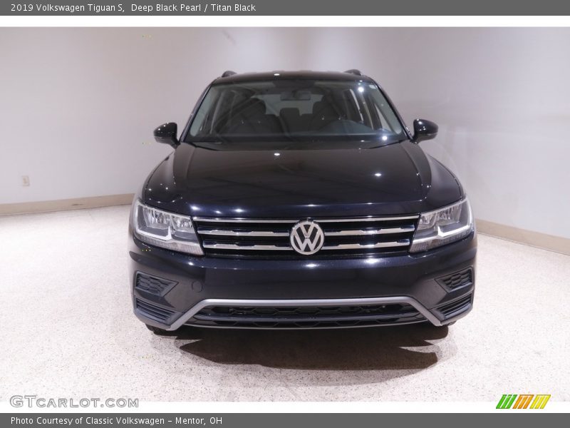 Deep Black Pearl / Titan Black 2019 Volkswagen Tiguan S