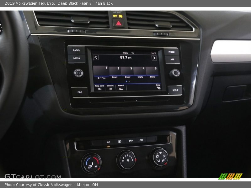Deep Black Pearl / Titan Black 2019 Volkswagen Tiguan S