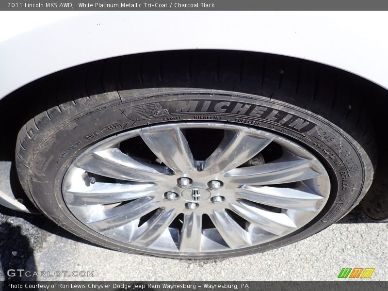 White Platinum Metallic Tri-Coat / Charcoal Black 2011 Lincoln MKS AWD