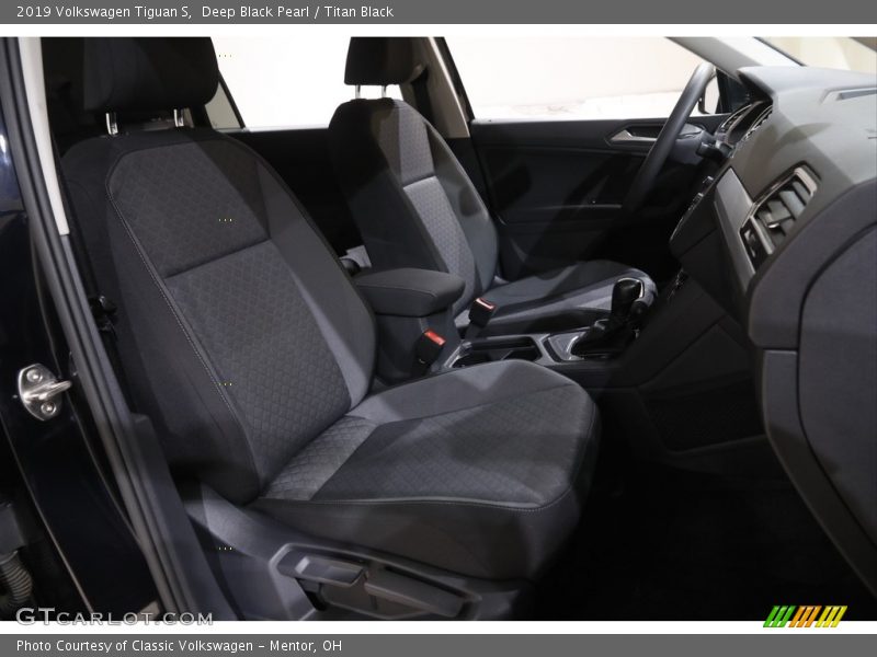 Deep Black Pearl / Titan Black 2019 Volkswagen Tiguan S