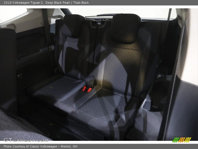 Deep Black Pearl / Titan Black 2019 Volkswagen Tiguan S