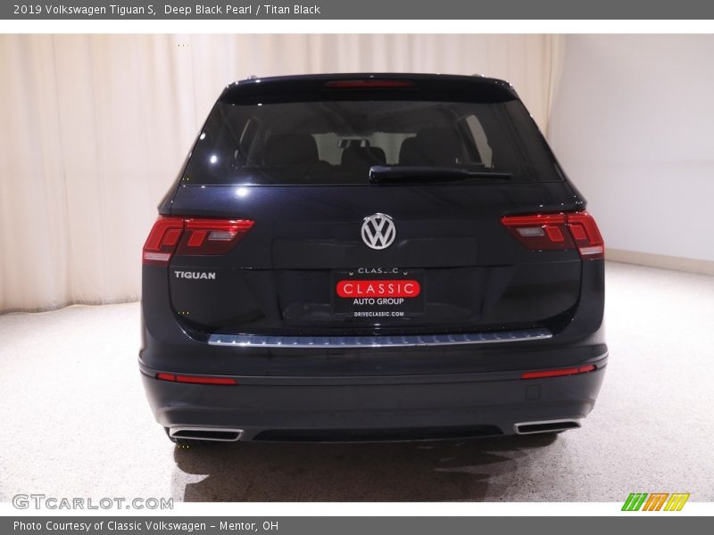 Deep Black Pearl / Titan Black 2019 Volkswagen Tiguan S
