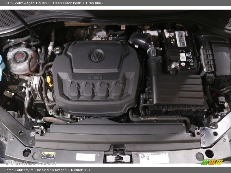 Deep Black Pearl / Titan Black 2019 Volkswagen Tiguan S