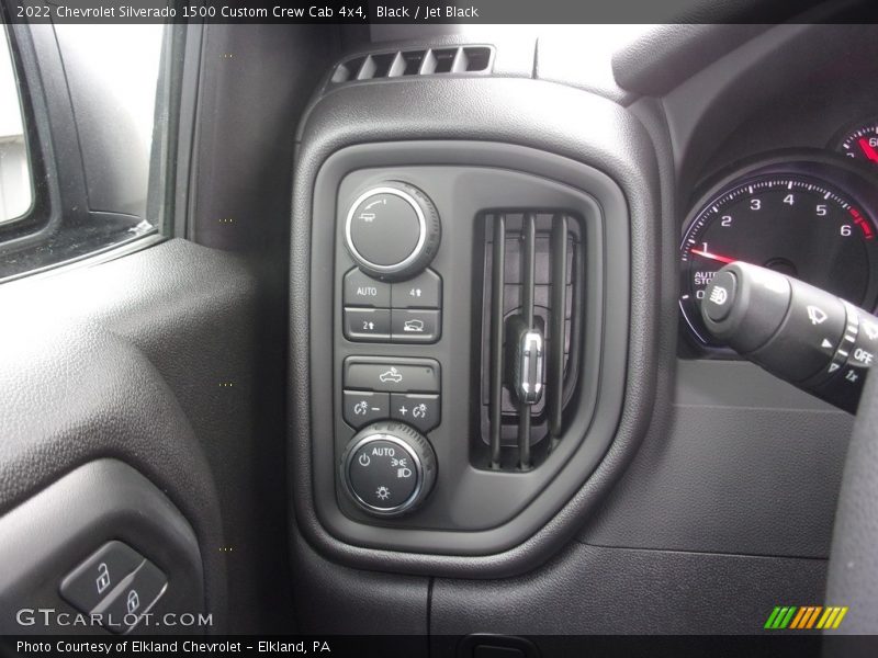 Controls of 2022 Silverado 1500 Custom Crew Cab 4x4