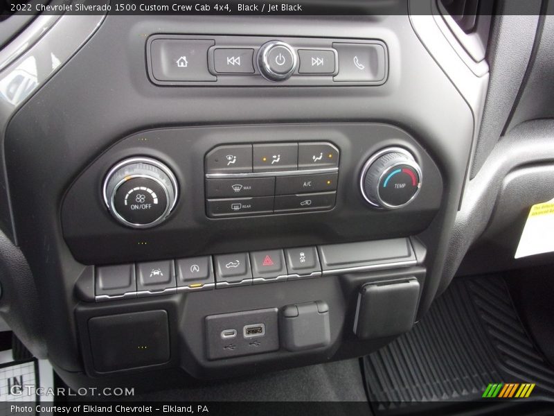 Controls of 2022 Silverado 1500 Custom Crew Cab 4x4