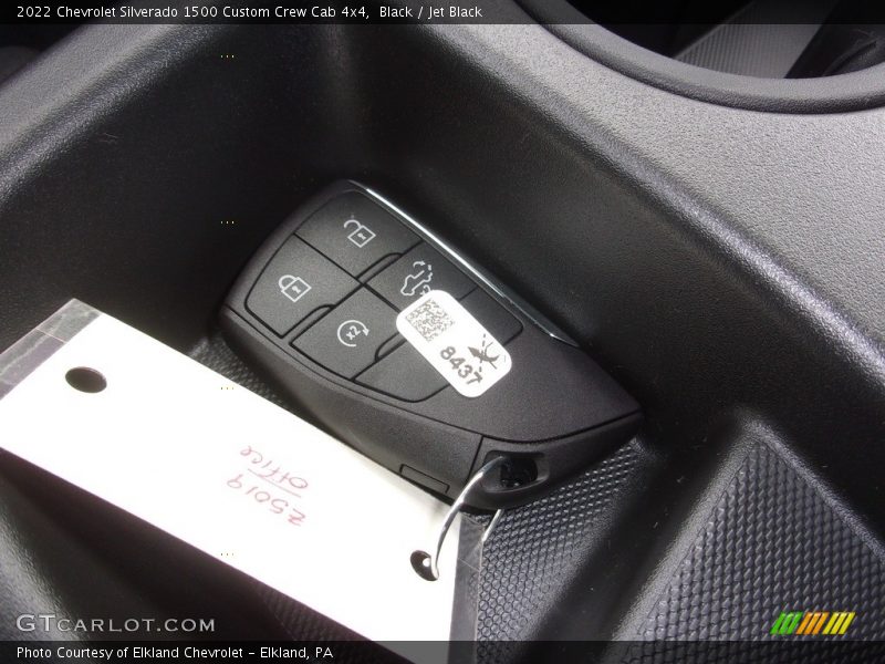 Keys of 2022 Silverado 1500 Custom Crew Cab 4x4