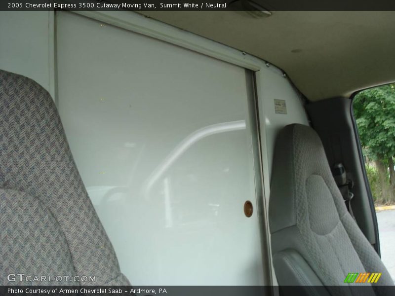 Summit White / Neutral 2005 Chevrolet Express 3500 Cutaway Moving Van