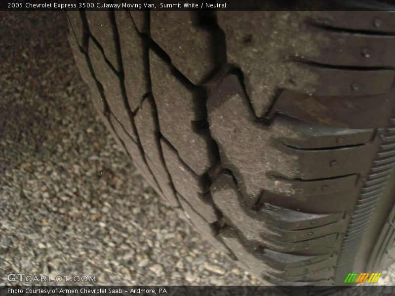 Summit White / Neutral 2005 Chevrolet Express 3500 Cutaway Moving Van