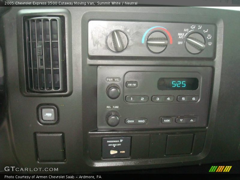 Summit White / Neutral 2005 Chevrolet Express 3500 Cutaway Moving Van